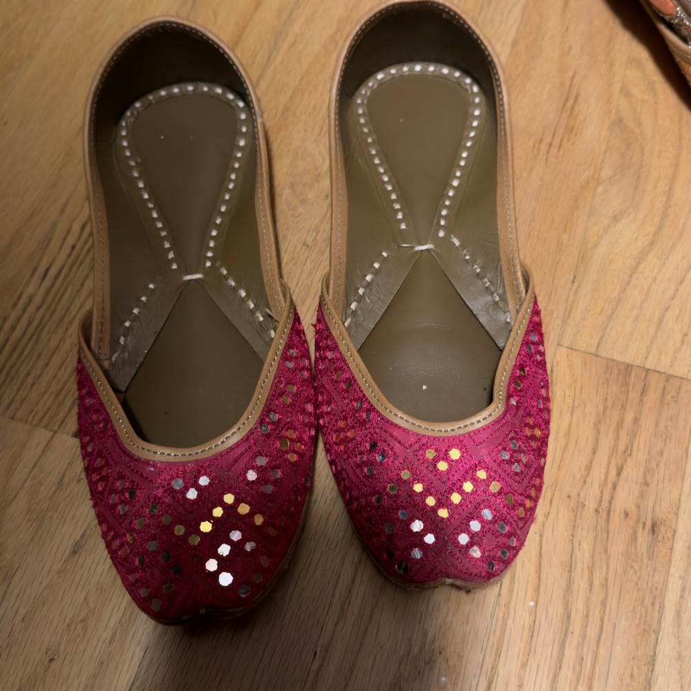 Women's Pink Embroidered Jutti Flats